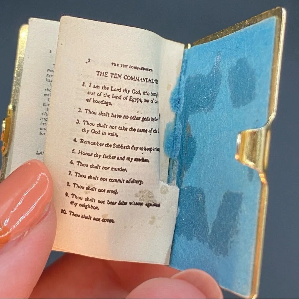 Mini Bible Accessory - Picture 7 of 16